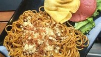 Makanan super pedas memang tak pernah turun pamornya. Ragam makanan pedas yang dipadu dengan banyak cabai rawit memang sangat digandrungi. Sambal setan hingga mie setan. Foto: Istimewa
