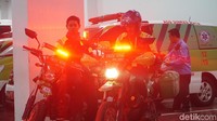 Di malam tahun baru kali ini, ambulans motor disiagakan di titik-titik rawan kecelakaan. (Foto: Uyung/detikHealth)