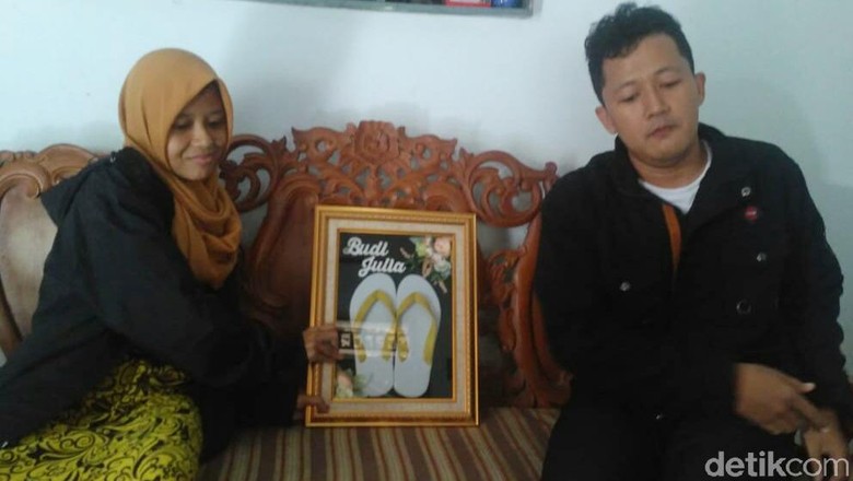 Sebelum Nikah Bermahar Sandal Jepit, Julia Konsultasi ke Penghulu Sebelum Nikah Bermahar Sandal Jepit, Julia Konsultasi ke Penghulu