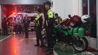 Bukan, mereka adalah ambulans motor milik Unit Pelayanan Ambulans Gawat Darurat Dinas Kesehatan DKI. (Foto: Uyung/detikHealth)