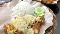 Suka dengan sajian pedas? Ayam, bebek hingga telur semuanya digeprek dengan paduan sambal rawit. Makan pakai nasi sudah jadi hal wajib! Foto: Istimewa