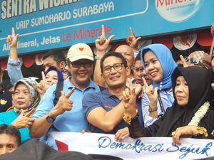 Saat Sandiaga Beri Motivasi Emak-emak Pelaku UMKM di Surabaya