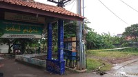 Bripka Matheus ditemukan tewas di TPU Pancoran Mas, Depok. Saat ditemukan, terdapat bekas luka di bagian kepala yang tertutup sebo. (Foto: Farih Maulana/detikcom)