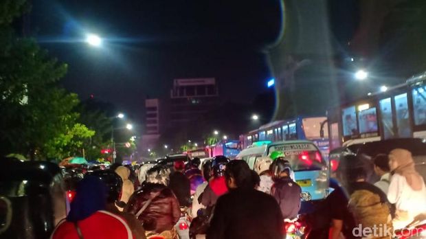 Kondisi lalin di sekitar Gambir padat