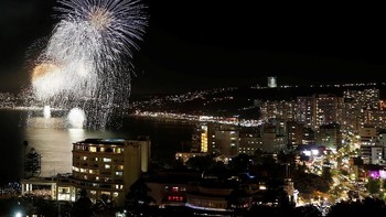 Pesta kembang api di Vina del Mar, Chile. Foto: REUTERS/Rodrigo Garrido