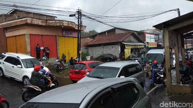 Jalur Menuju Objek Wisata Bandungan Semarang Padat Merayap Jalur Menuju Objek Wisata Bandungan Semarang Padat Merayap