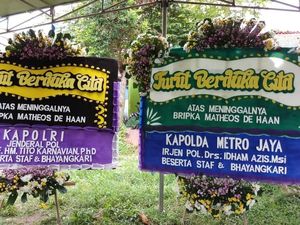 Ada Karangan Bunga Kapolda Metro-Kapolri di Rumah Duka Bripka Matheus