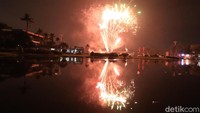 Gemerlap kembang api di TMII. Terima kasih tahun 2018! Selamat datang tahun 2019! (Randy/detikTravel)