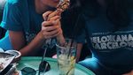 Pose Manis Anggika Bolsterli Saat Menikmati Es Krim hingga Kelapa Muda