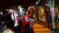 Masih dalam rangka libur tahun baru dan akhir tahun, obyek wisata Monas masih menjadi daya pikat masyarakat Indonesia.