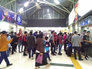 Usai Perayaan Tahun Baru 2019, Penumpang Padati Stasiun Sudirman