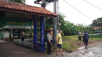 Tim Polresta Depok lalu melakukan olah tempat kejadian perkara (TKP). Namun hingga kini, penyebab kematian Bripka Matheus belum menemukan titik terang. (Foto: Farih Maulana/detikcom)
