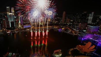 Pesta kembang api di Singapura. Foto: REUTERS/Feline Lim