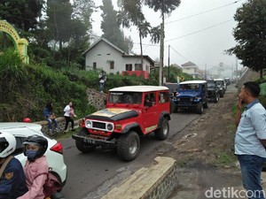 Libur Tahun Baru, Jalur Wisata Gunung Bromo Macet Panjang