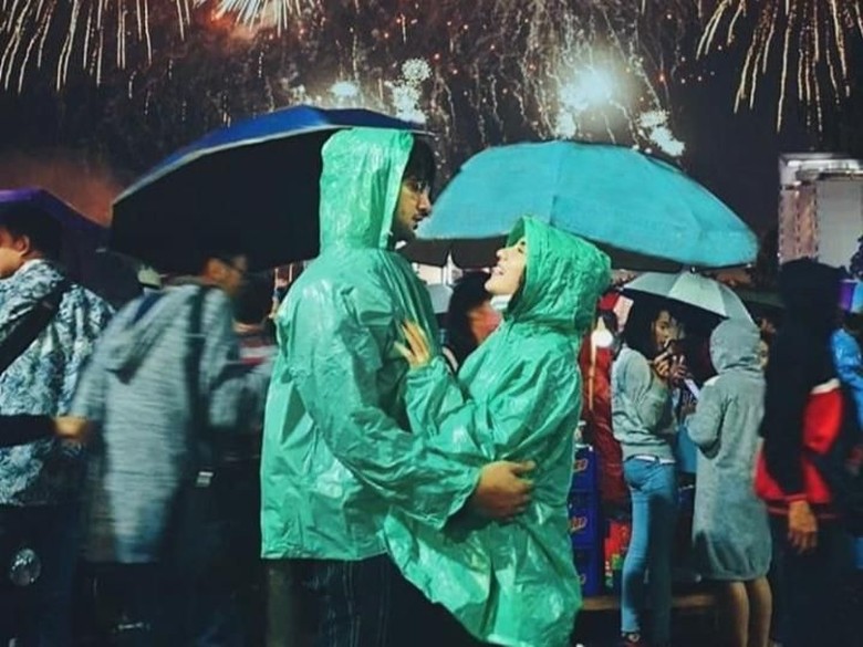 Mesra saat Malam Tahun Baru, Ammar Zoni dan Irish Bella 