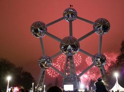 Warna-warni Kembang Api di Malam Pergantian Tahun