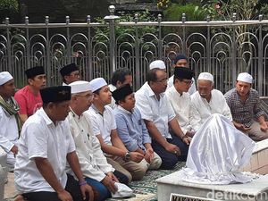 Ziarah Makam, Sandiaga Ingin Teladani Sifat Sunan Ampel