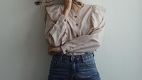 Gadis cantik berdarah Indonesia-Swiss ini memulai karirnya di dunia hiburan sejak 2013 lalu. Namanya semakin dikenal setelah ia membintangi film Belok Kanan Barcelona. Foto: instagram @AnggikaBolsterli
