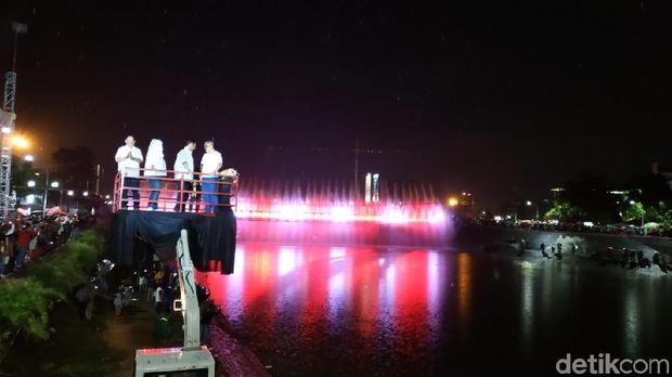 Meriah Pergantian Tahun di Jembatan Air Mancur Menari Semarang