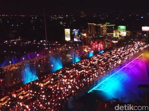 Foto: Indahnya Jembatan dengan Air Mancur Menari di Semarang