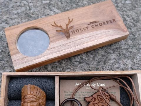 Produk cincin dan kalung Holly Chopper