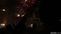 Pergantian tahun di Jakarta turut dirayakan masyarakat dengan sukacita.
