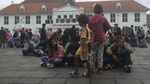Foto: Serunya, Warga Liburan Tahun Baru Murah Meriah di Kota Tua