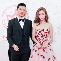 Pasangan aktor dan aktris asal China ini mengonfirmasi hubungan asmara mereka pada 2014. Padahal, keduanya sudah berkencan sekitar lima tahun sebelumnya. Foto: Instagram/@angelababyct