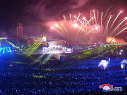 Warna-warni Kembang Api di Malam Pergantian Tahun