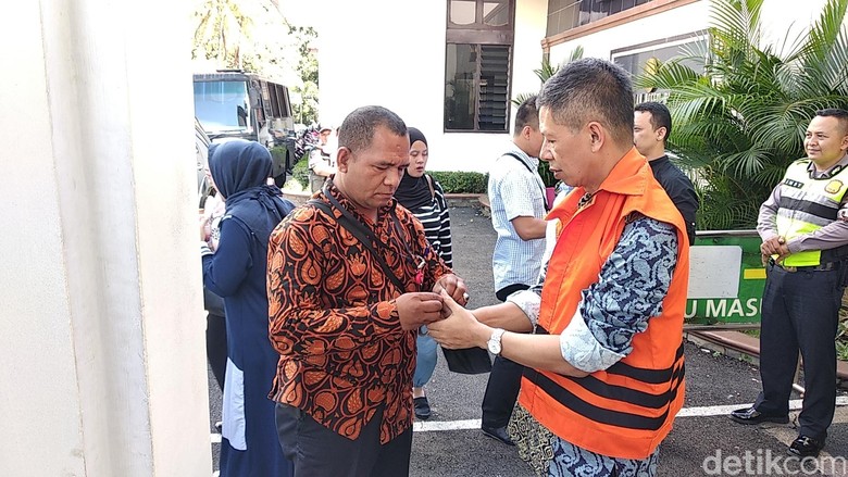 Wahid Husen Sakit, Sidang Suami Inneke Koesherawati Ditunda Wahid Husen Sakit, Sidang Suami Inneke Koesherawati Ditunda