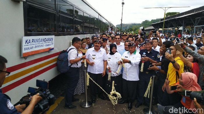 Ka Baru Sampai Banjar Bus Wisata Disiapkan Ke Pangandaran