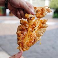 Sore Ini Enaknya Ngemil Cumi Goreng Utuh yang Renyah di Tempat Ini