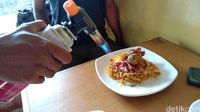 Sensasi Gosong Enak Mie Bakar yang Lagi Hits di Malang