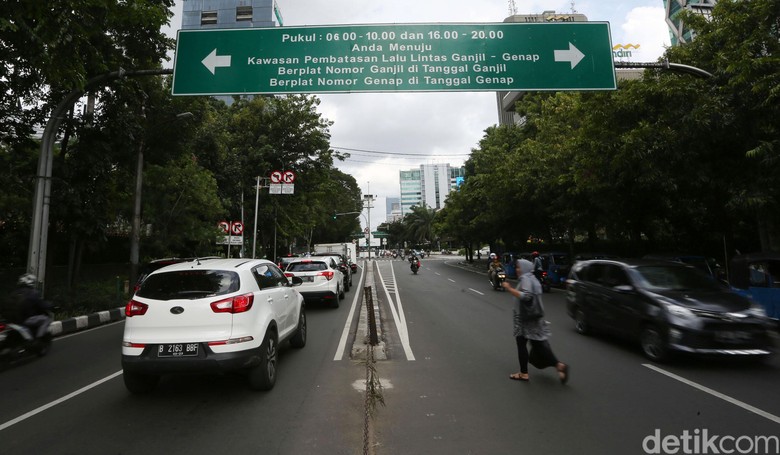 Ganjil-genap Jakarta. Foto: Agung Pambudhy Ganjil-genap Jakarta. Foto: Agung Pambudhy