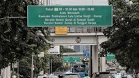 Gubernur DKI Jakarta Anies Baswedan memperpanjang aturan ganjil-genap mulai Rabu (2/1/2019) ini.