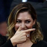 Michelle juga telah memiliki seorang anak perempuan sebelum dinikahi Jair, yakni Leticia Aguiar. Dari pernikahannya dengan Jair, keduanya dikaruniai anak perempuan lainnya, Laura. Foto: dok. AFP