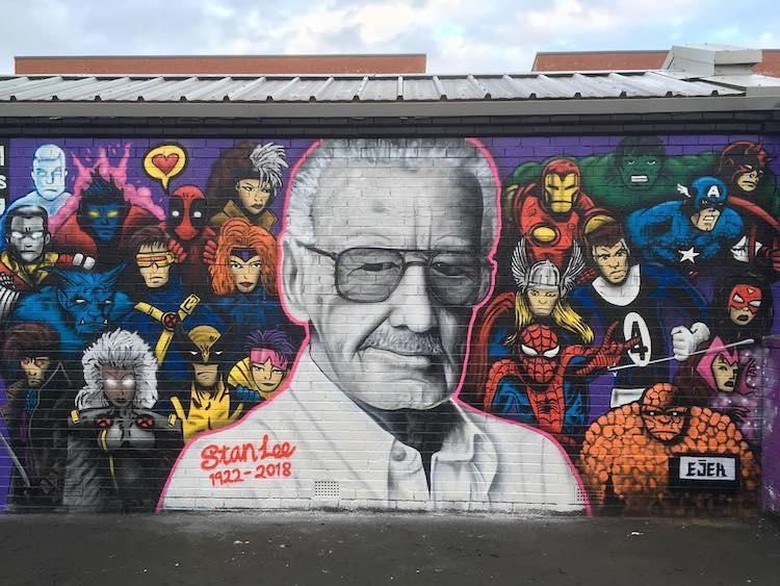 Mural Raksasa Stan Lee Muncul di Skotlandia Mural Raksasa Stan Lee Muncul di Skotlandia