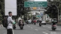 Anies pun mengatakan tak ada perubahan rute ganjil genap dalam peraturan gubernur (Pergub) Nomor 155 Tahun 2018 tentang Pembatasan Lalu Lintas dengan Sistem Ganjil Genap.