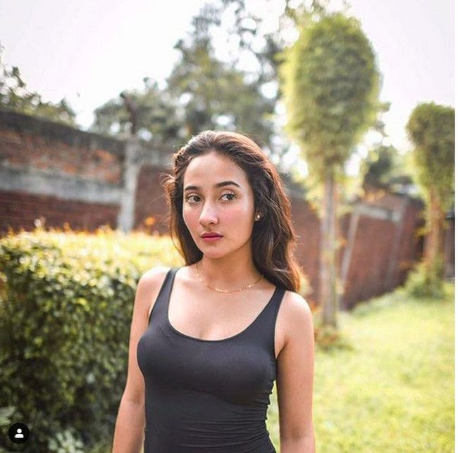 Nama Naomi Zaskia menjadi semakin banyak dikenal usai dirinya dikabarkan sempat menjalin kasih dengan komedian Sule. Wanita kelahiran 20 September 1996 itu memiliki darah keturunan Jerman dan Bali. Naomi sendiri merupakan anak tunggal dari pasangan Norbert Appel dan Listya Appel. Foto: Instagram Naomi Zaskia