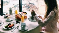 Predikat wanita tercantik di dunia sebelumnya sudah diraih Blondeau saat dirinya masih berusia 6 tahun. Sehingga saat itu, ia sudah jadi model sampul majalah Vogue Enfants. Foto: Instagram thylaneblondeau