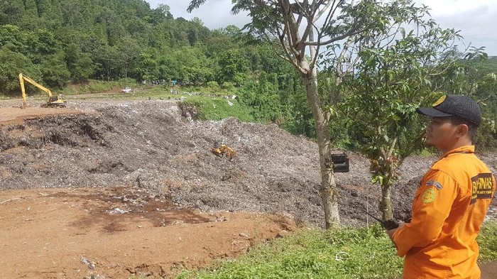 Korban Longsor TPST Cilowong Serang Belum Ditemukan