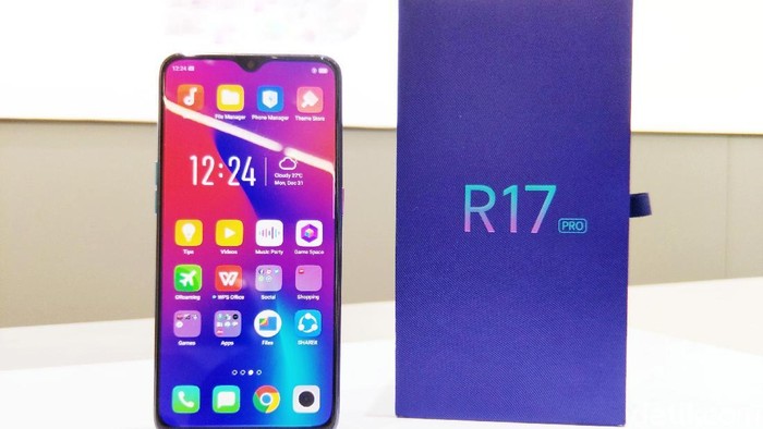 Simak harga dan spek Oppo R17 Pro yang gres saja resmi dirilis di Indonesia. (Foto: Adi Fida Rahman/detikINET) Simak harga dan spek Oppo R17 Pro yang gres saja resmi dirilis di Indonesia. (Foto: Adi Fida Rahman/detikINET)