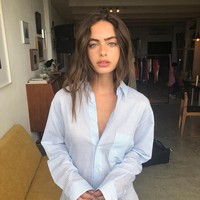 Sebagai penganut Yahudi Orthodox, Yael dianggap tidak seharusnya berkarier sebagai model di mana dia harus berpakaian terbuka. Pihak sekolah pun sempat mengancam untuk mengeluarkannya. Bahkan mereka sampai mengirimkan surat ke menteri pendidikan Israel. Beruntung pada akhirnya Yael tetap diizinkan sekolah tapi dengan beberapa aturan yang harus diikuti. Foto: Instagram@yaelshelbia