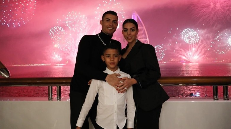 Cristiano Ronaldo bersama keluarga liburan Tahun Baru di Dubai (Instagram/cristiano) Cristiano Ronaldo bersama keluarga liburan Tahun Baru di Dubai (Instagram/cristiano)