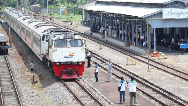 Naik Kereta ke Pangandaran Disambung Bus dari Stasiun Banjar