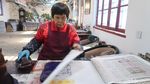 Foto: Desa Pembuat Kertas Tahun Baru Imlek yang Legendaris di China