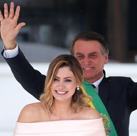 Michelle yang berusia 38 tahun di tahun ini bukanlah istri pertama Jair. Pria 63 tahun itu sebelumnya pernah menikah dua kali dan memiliki lima orang anak. Foto: REUTERS/Ricardo Moraes