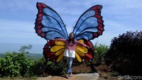 Spot fotonya bermacam-macam, contohnya spot foto sayap kupu-kupu ini. Wah, seru nih kalo diunggah di sosial media masing-masing. (Robby Bernardi/detikTravel)