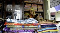 Untuk mengakhiri liburan, traveler bisa berbelanja batik di Pekalongan sebagai oleh-oleh. Ada banyak toko maupun pasar batik di sepanjang jalur ini. (Robby Bernardi/detikTravel)