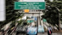 Gubernur DKI Jakarta itu pun mengatakan kebijakan ganjil-genap ini hanya bersifat sementara untuk mengajak masyarakat agar menggunakan transportasi umum sebelum aturan ganjil genap dicabut.